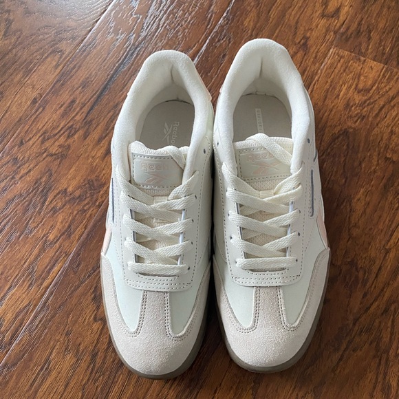 Reebok Women’s Club C Lifestyle Low Top - Picture 2 of 6